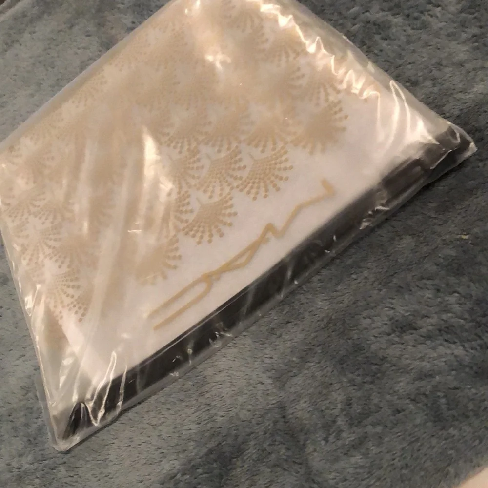New 2022 Authentic MAC Holiday Gold Black Celebrate Make Up Cosmetic Case Bag